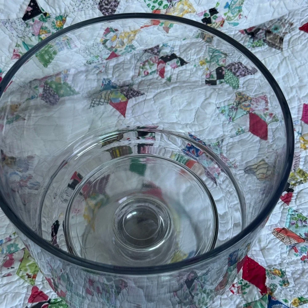 The Pampered Chef Trifle Bowl Clear Glass with Pedestal Base and Lid 9039 USA